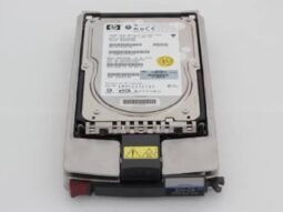 Disco duro HP HDD 146GB U320 10K de 3.5 pulgadas, vista superior en un fondo neutro.