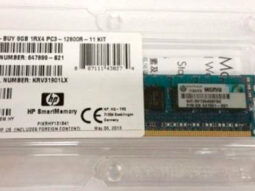 Módulo de memoria de servidor HP de 8GB en embalaje plástico, con etiqueta detallada.