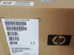 Caja de disco duro HP 1TB SATA, código y detalles técnicos visibles.