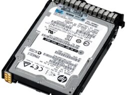 Disco duro HP 300GB 12G, 15K RPM, formato de 2.5 pulgadas en vista superior.
