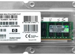 Módulo de memoria RAM HP de 16GB 2Rx4 PC4-2133P con etiquetas detalladas en un fondo gris.