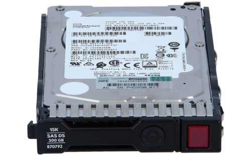 Disco duro HP 300GB 15K SAS, etiqueta visible con detalles técnicos y carcasa metálica.
