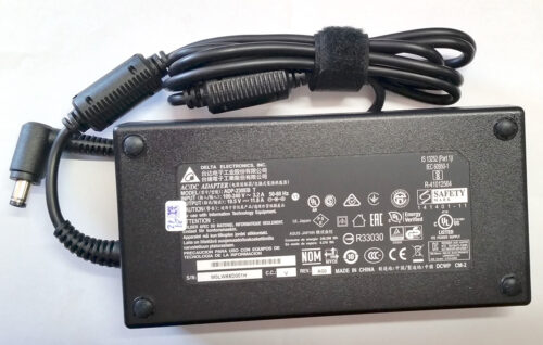 Adaptador de corriente Asus 230W, con cable y conector en ángulo.