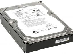 Disco duro Seagate HDD de 1TB, SATA 2, 7200 RPM, formato 3.5 pulgadas, vista superior.