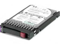 Disco duro HP SAS 72 GB, 2.5 pulgadas, 15K RPM, con marco morado y etiqueta detallada.