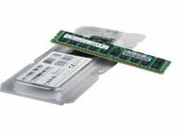 Módulos de memoria RAM de 8GB en envoltorio antiestático, exhibidos diagonalmente.