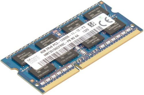 Memoria RAM HP de 4GB PC3-10600 para portátiles, mostrando etiquetas detalladas y chips en circuito azul.